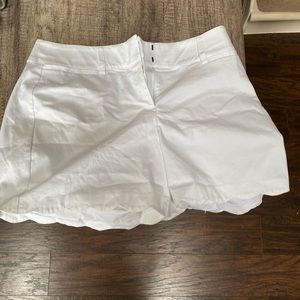 Like new white shorts - scallop design